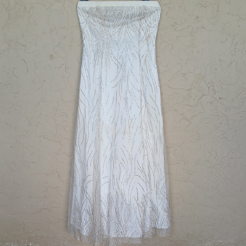 Elegant Strapless White Evening Gown with Gold Beading